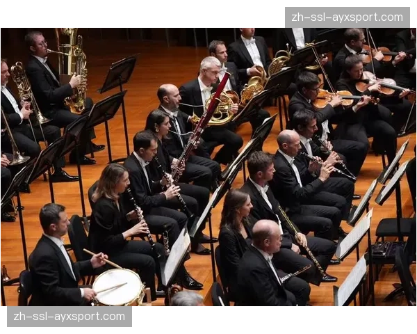 欧冠交响音乐会在维也纳举行,主题曲由维也纳爱乐乐团演奏 欧冠交响音乐会在维也纳举行,主题曲由维也纳爱乐乐团演奏
